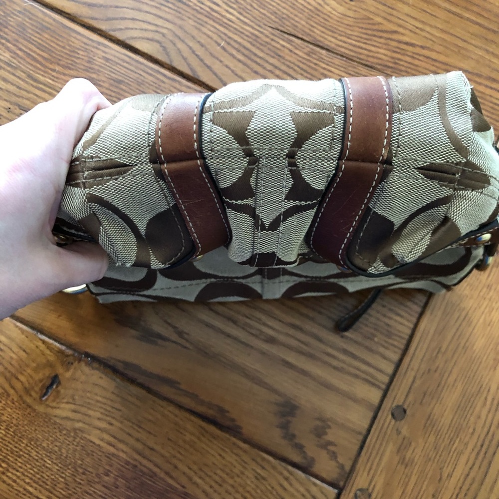 Authentic Small Coach Handbag 👜 - Picture 3 of 4